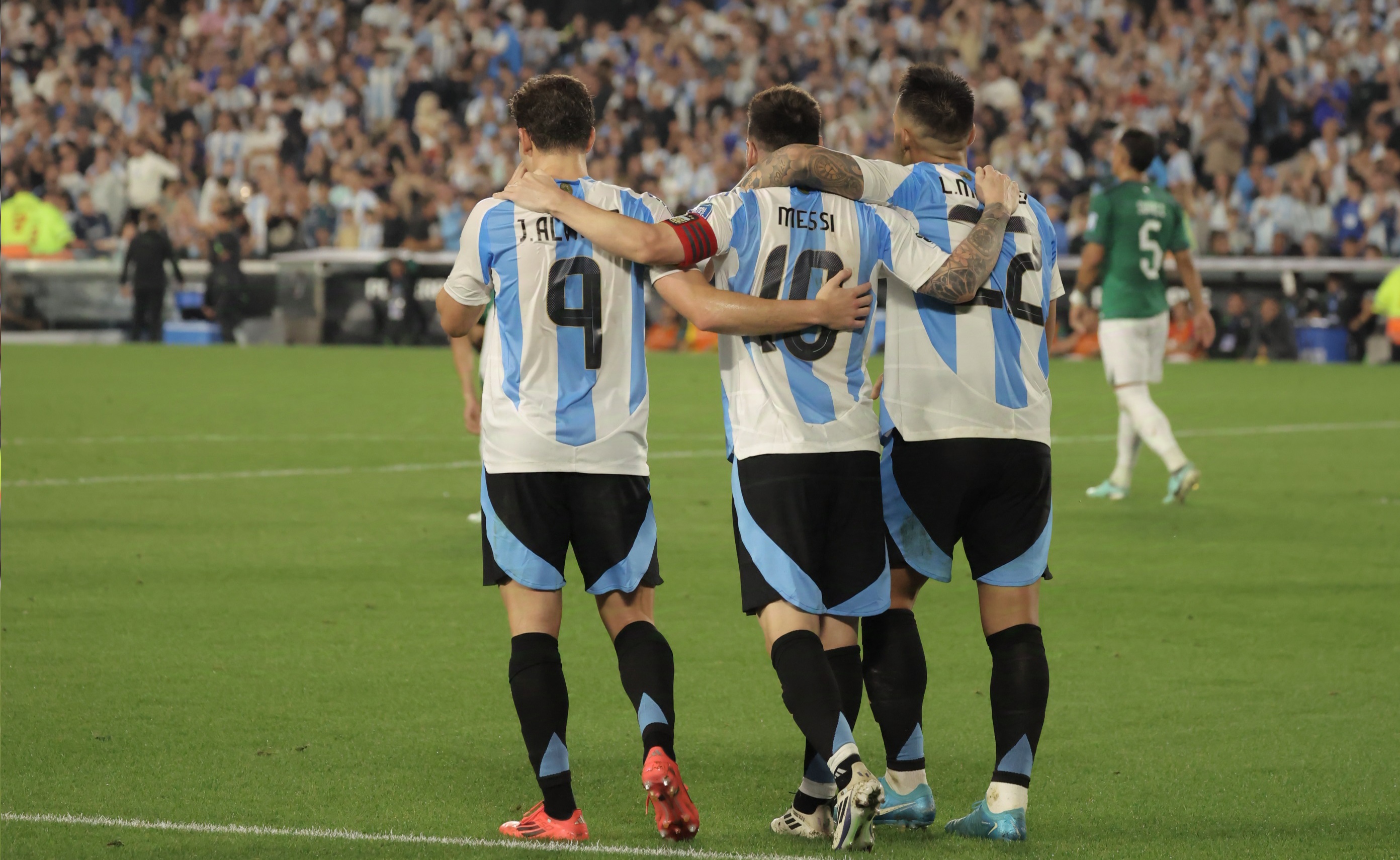 Argentina vapuleó a Bolivia con un Messi extraordinario