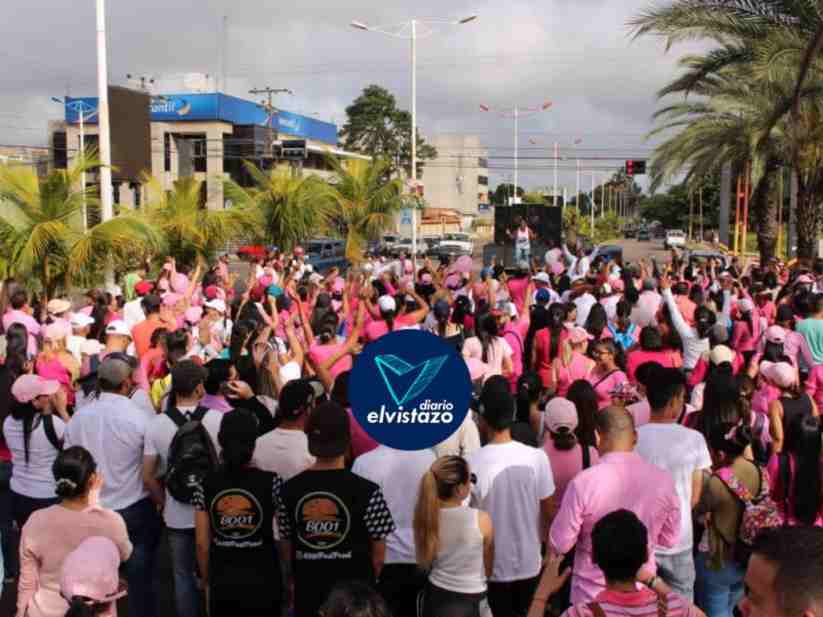 Realizan jornada de prevención del cáncer de mama en la plazoleta del Edificio Rectorado de LUZ este jueves 17-Oct