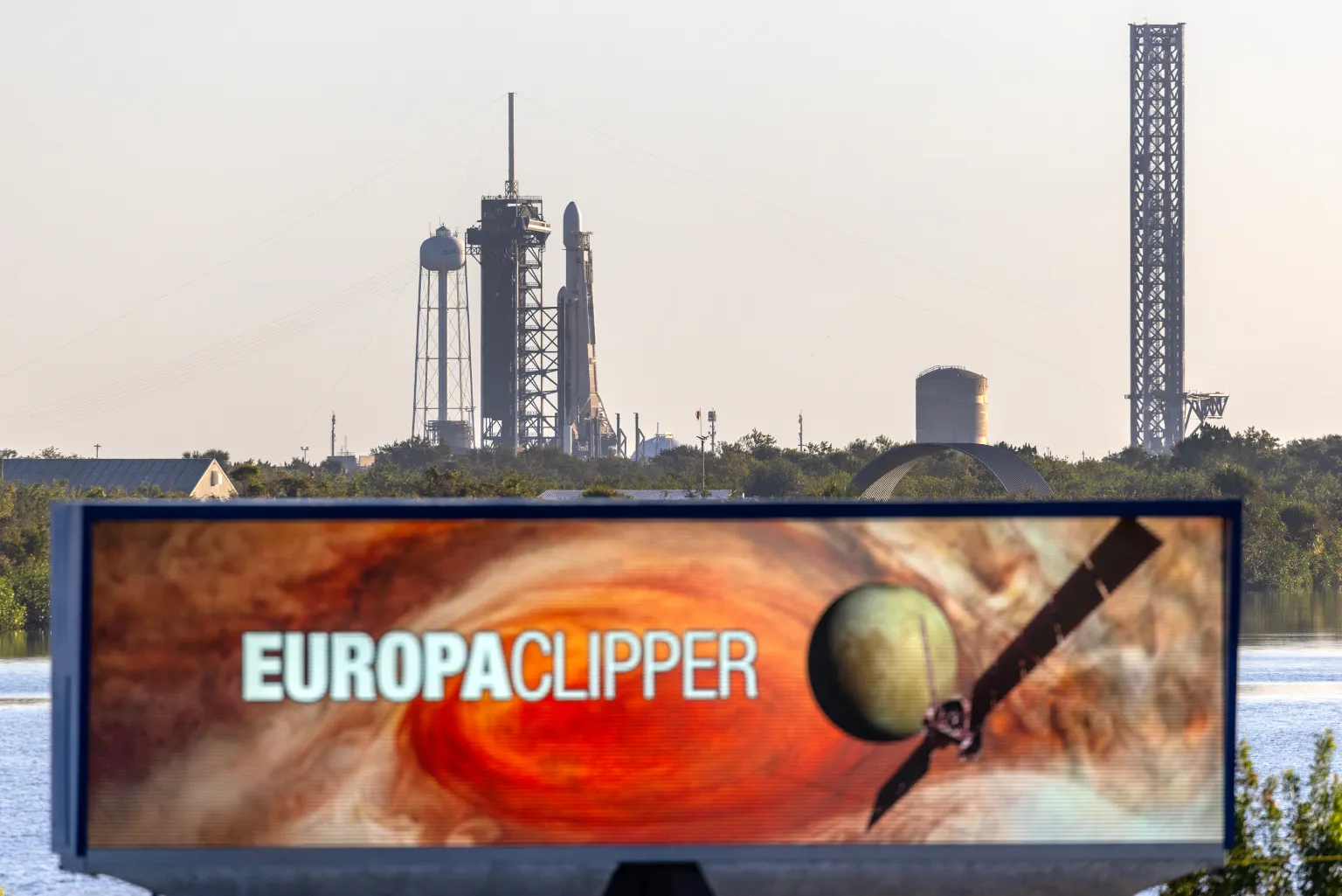 Lanzan ‘Europa Clipper’, la nave más grande de la Nasa desde Florida, EEUU, a una luna helada de Júpiter