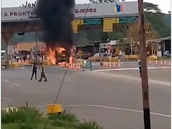 Se incendió un vehículo en el peaje de Taguanes, ubicado entre los estados Cojedes y Carabobo