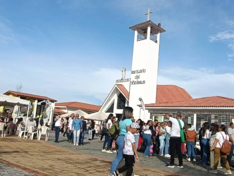 Realizan peregrinación en Trujillo para honrar a José Gregorio Hernández