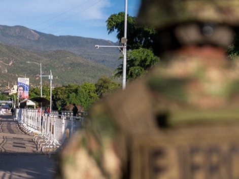 Cerraron puente Simón Bolívar por enfrentamiento entre grupos irregulares