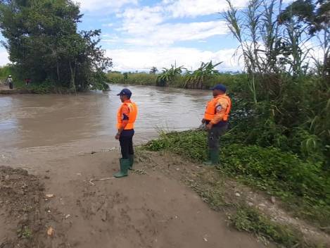 Autoridades están en alerta por el socavamiento del muro de contención en el río Chama por fuertes lluvias