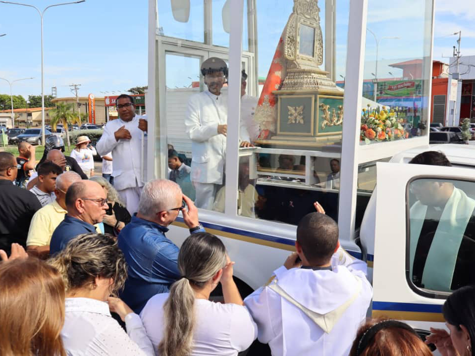 El municipio San Francisco recibió con júbilo a la reina patrona del Zulia