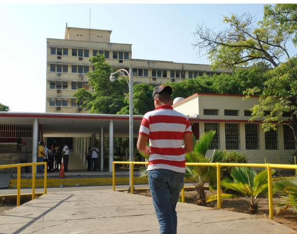 Reportan incendio en la sede de la Sanidad de Maracaibo: Temen explosión en el área de depósito de vacunas