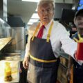 Trump es captado trabajando en la estación de papas fritas y ofreciendo una conferencia de prensa en un autoservicio de Pensilvania