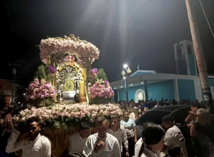 Lagunillas celebra con fervor los 373 años de la Virgen del Rosario del Paraute