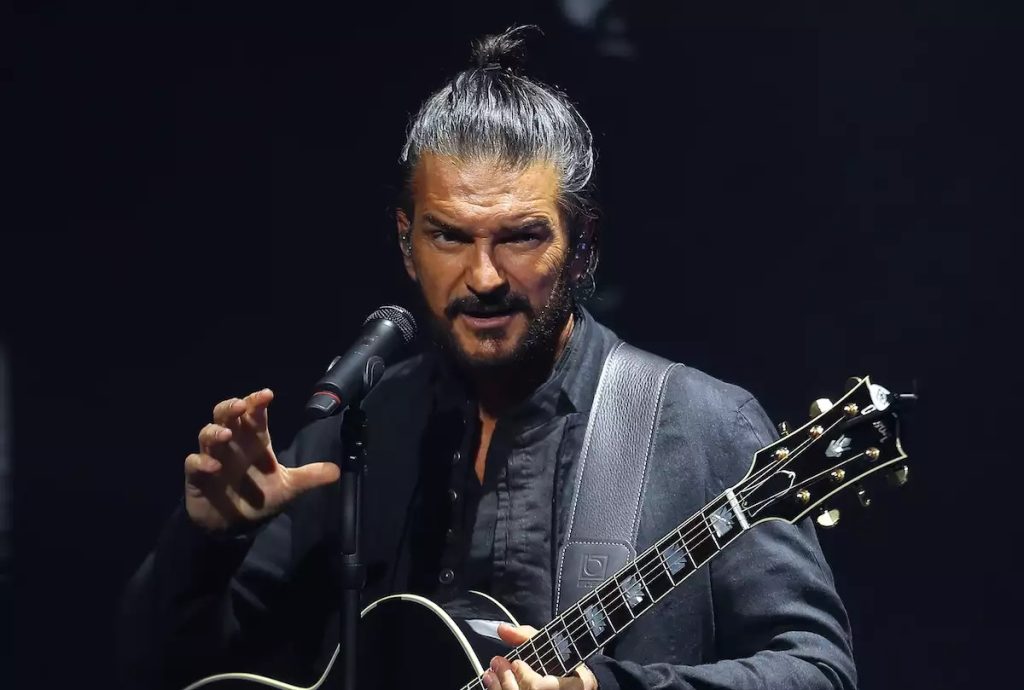 Ricardo Arjona anuncia el lanzamiento de los tres primeros sencillos de su próximo disco, ‘Seco’