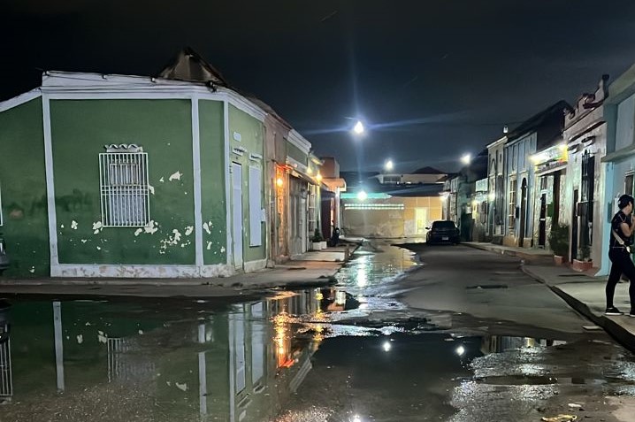 Tres semanas tiene un bote de aguas negras en la Av. 2 de Santa Lucía afectando a más de 50 familias