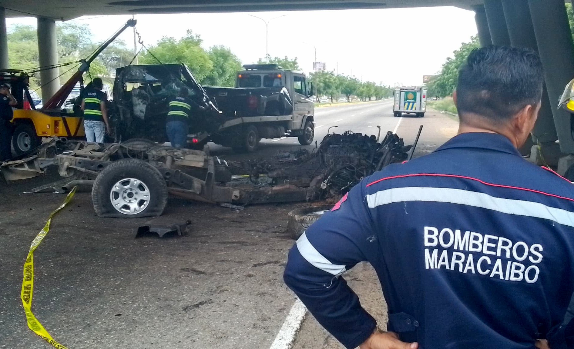 Un hombre muerto y otro herido dejó espantoso accidente de tránsito en la C-1 debajo del distribuidor Cañada Honda