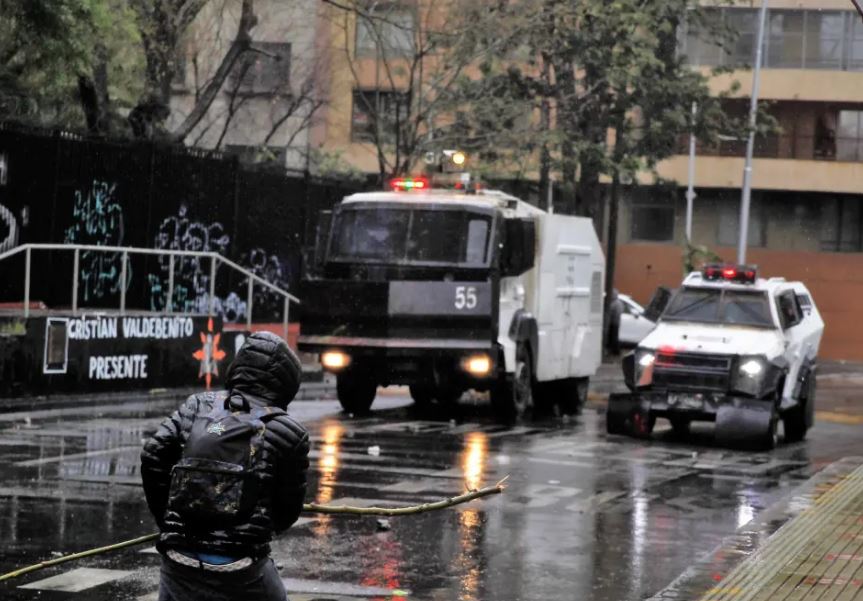 Al menos 35 estudiantes heridos tras explosión de cóctel molotov en un colegio de Chile