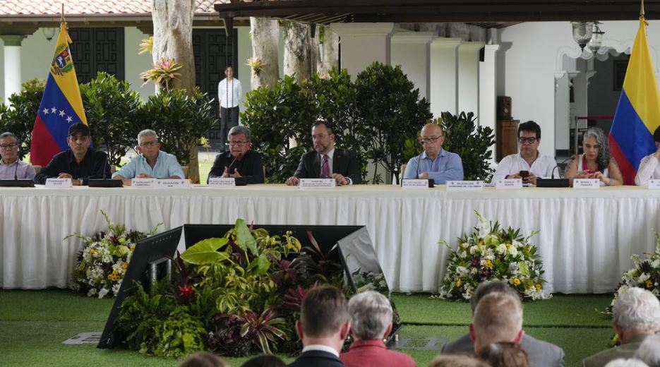 Gobierno de Colombia acepta volver a reunirse con el ELN tras meses de crisis