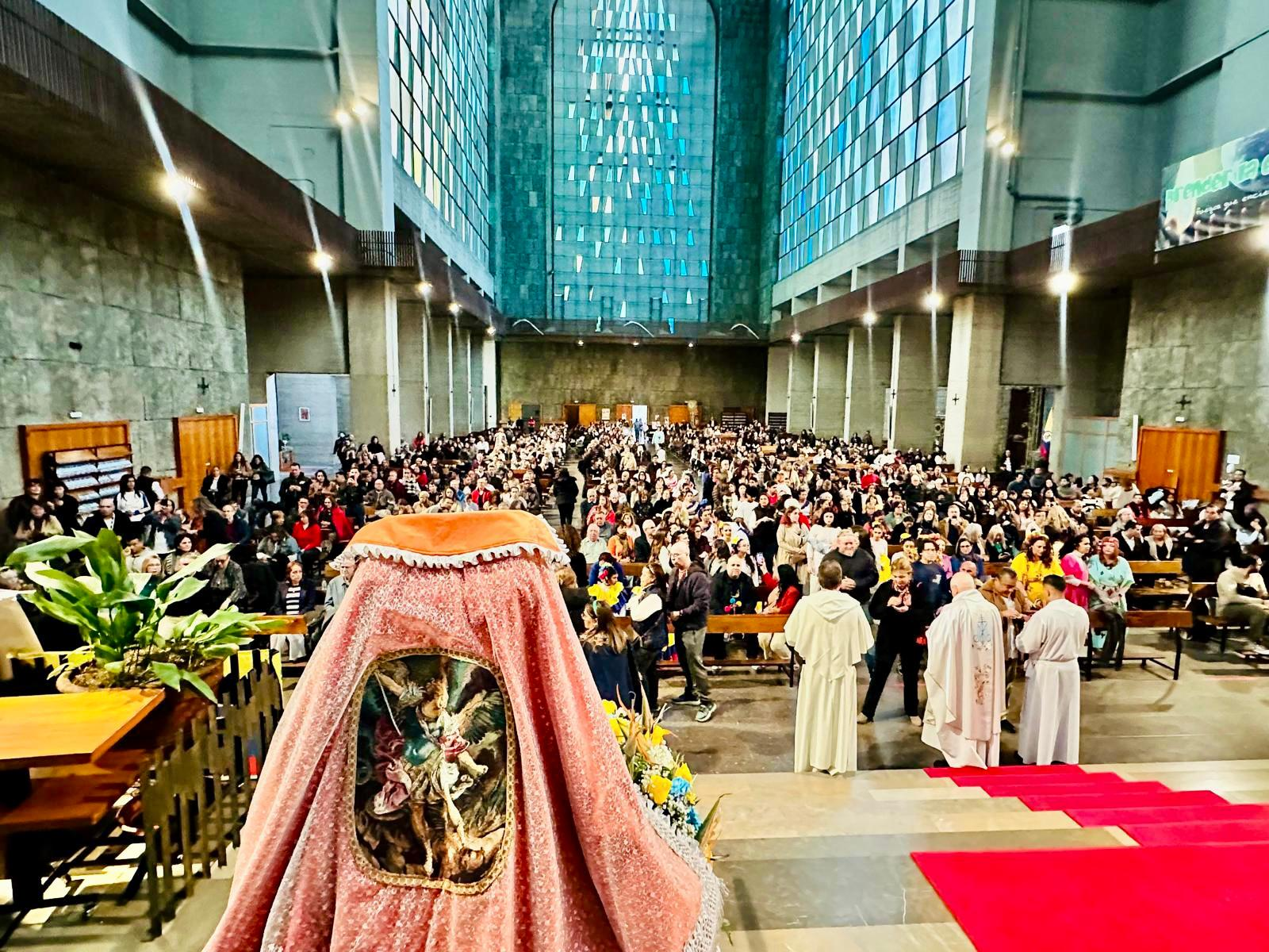 Baltazar Porras, Arzobispo emérito, inicia la Feria de la Chinita en Madrid con la Solemnidad de la Bajada