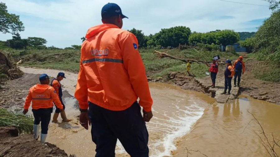 Fuertes precipitaciones mantienen en alerta a autoridades en el estado Falcón