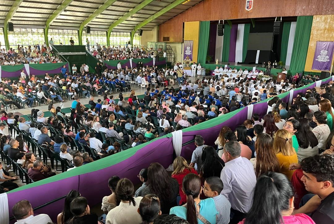 Con una multitudinaria eucaristía, la familia Marista celebró los 99 años del colegio Nuestra Señora de Chiquinquirá rumbo a su centenario