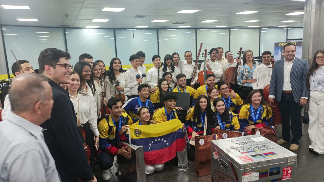 Selección Venezolana de Robótica arribó a Maracaibo tras destacada actuación en el Firts Global Challenge 2024