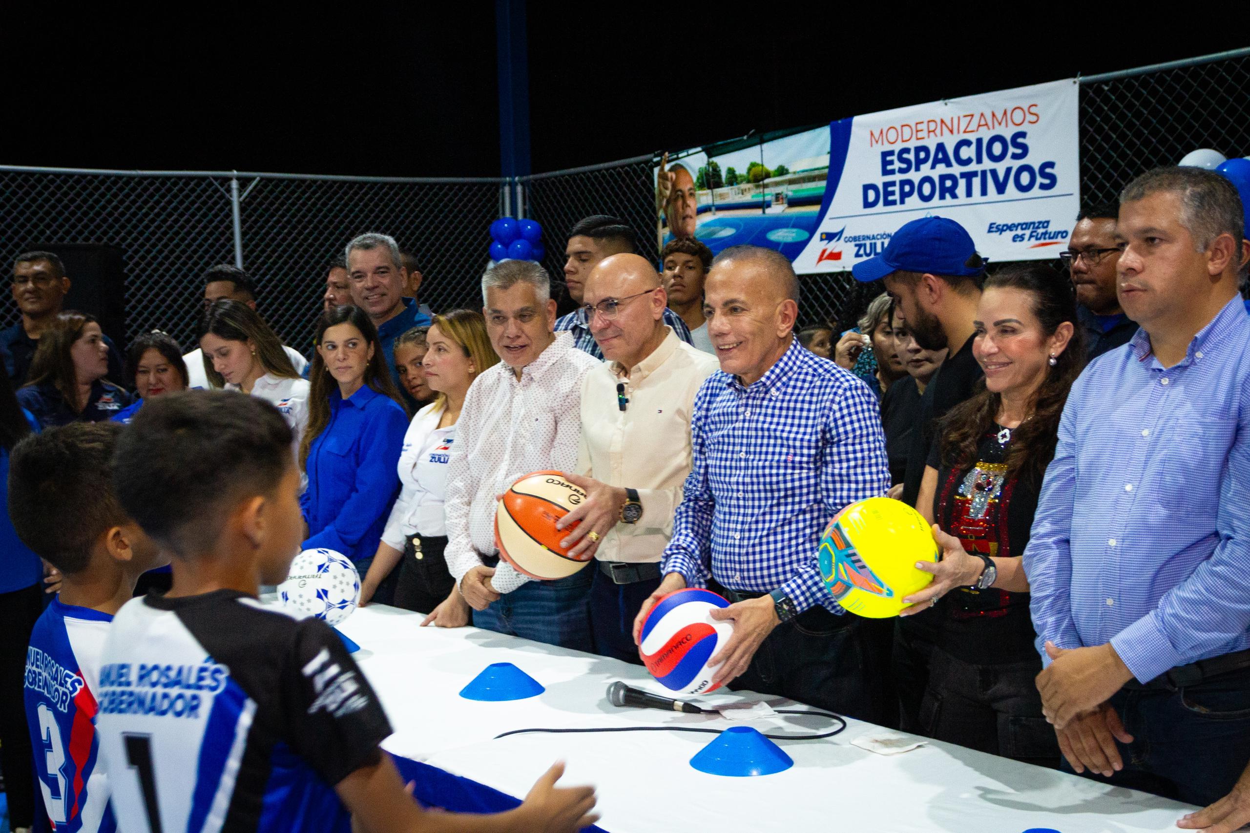 Gobernador Rosales inauguró cancha de usos múltiples e inspeccionó obras en el Domo de Cabimas