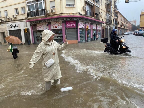 Principales avenidas de Málaga inundadas tras trombas de aguas y granizos