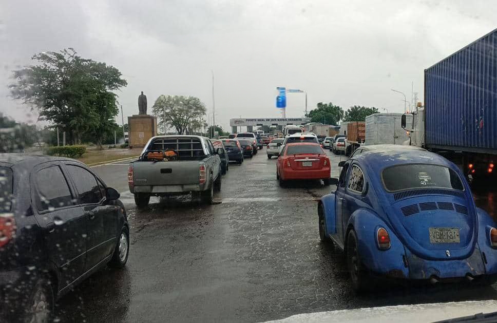 Cierran los accesos al Puente sobre el Lago de Maracaibo ante copiosa lluvia este jueves 14-Nov