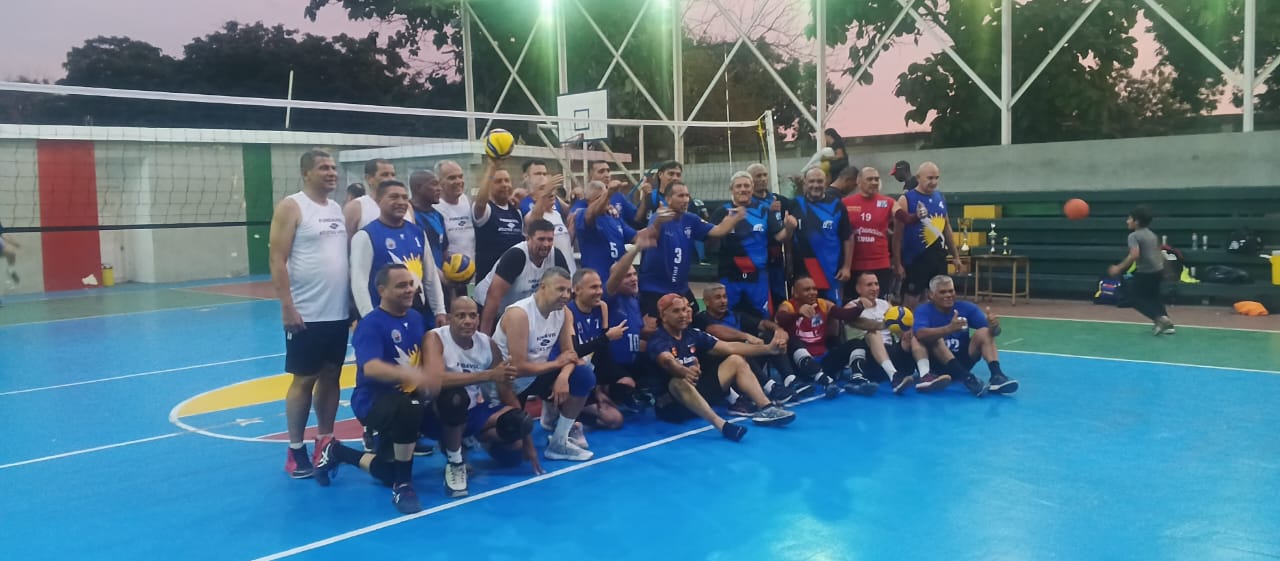 San Francisco clasificó invicto a la semifinal del voleibol Master 