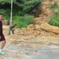 En pleno aguacero se derrumba tramo de un cerro en la avenida El Milagro