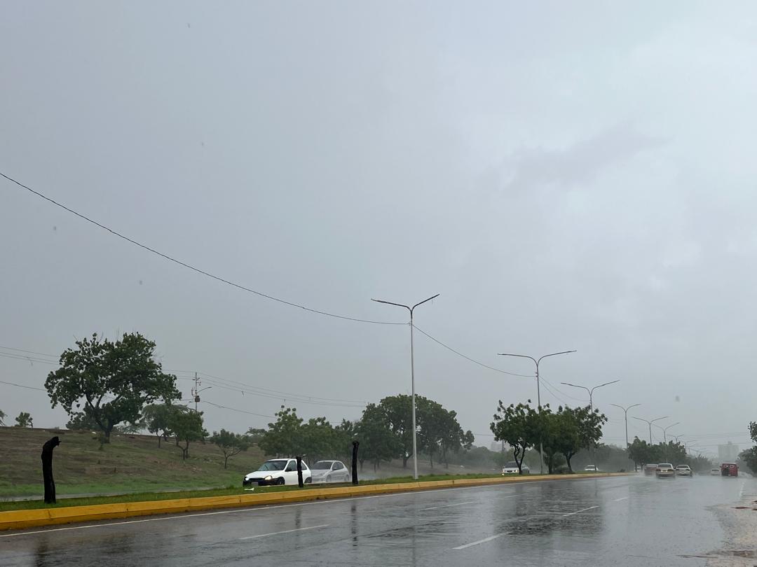 Otro aguacero empapa las calles de Maracaibo este miércoles 27-Nov