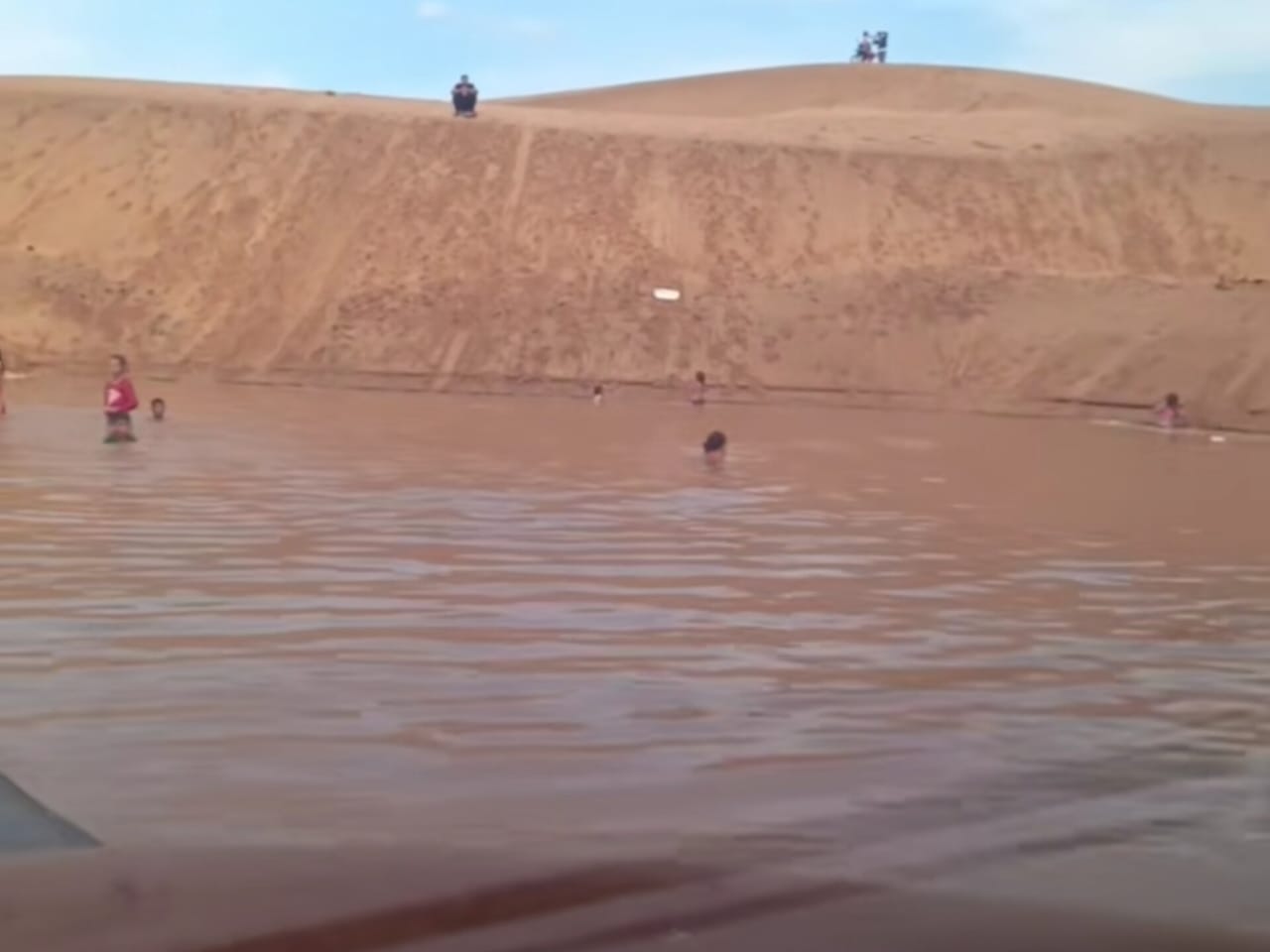 Se viraliza video de Los Médanos de Coro ‘anegados’ tras fuertes lluvias: Y la gente se bañó ahí