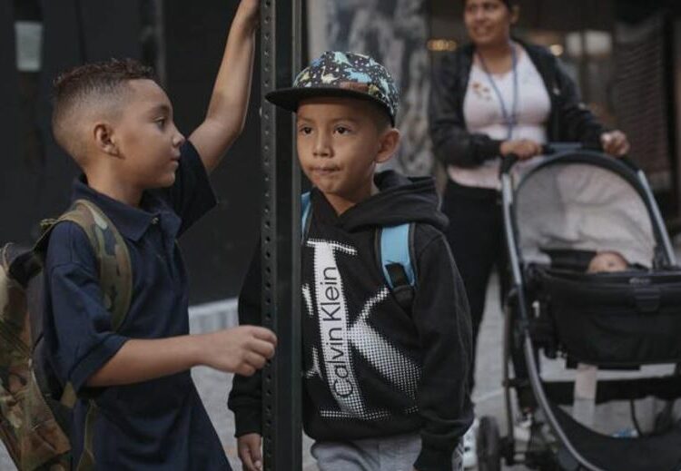 Cerca de mil niños migrantes recién llegados a Nueva York dejaron la escuela