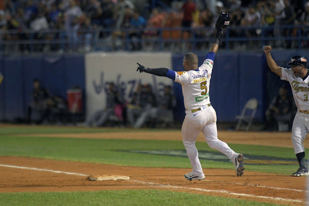 Tigres dejó en el terreno a Leones con hit de Eduardo Escobar