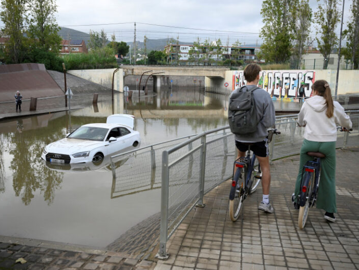 Lluvias torrenciales en España inundan a Cataluña