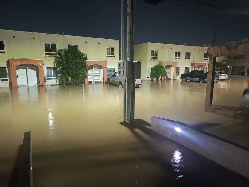 ANEGADAS varias zonas del oeste de Maracaibo por aguacero