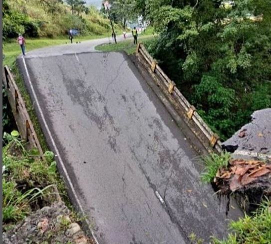 Colapsó el puente que comunica a Guanare con Biscucuy en Portuguesa tras las fuertes lluvias