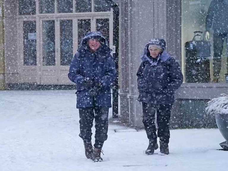 Nieve y hielo causan en Reino Unido trastornos en transporte y cierre de escuelas