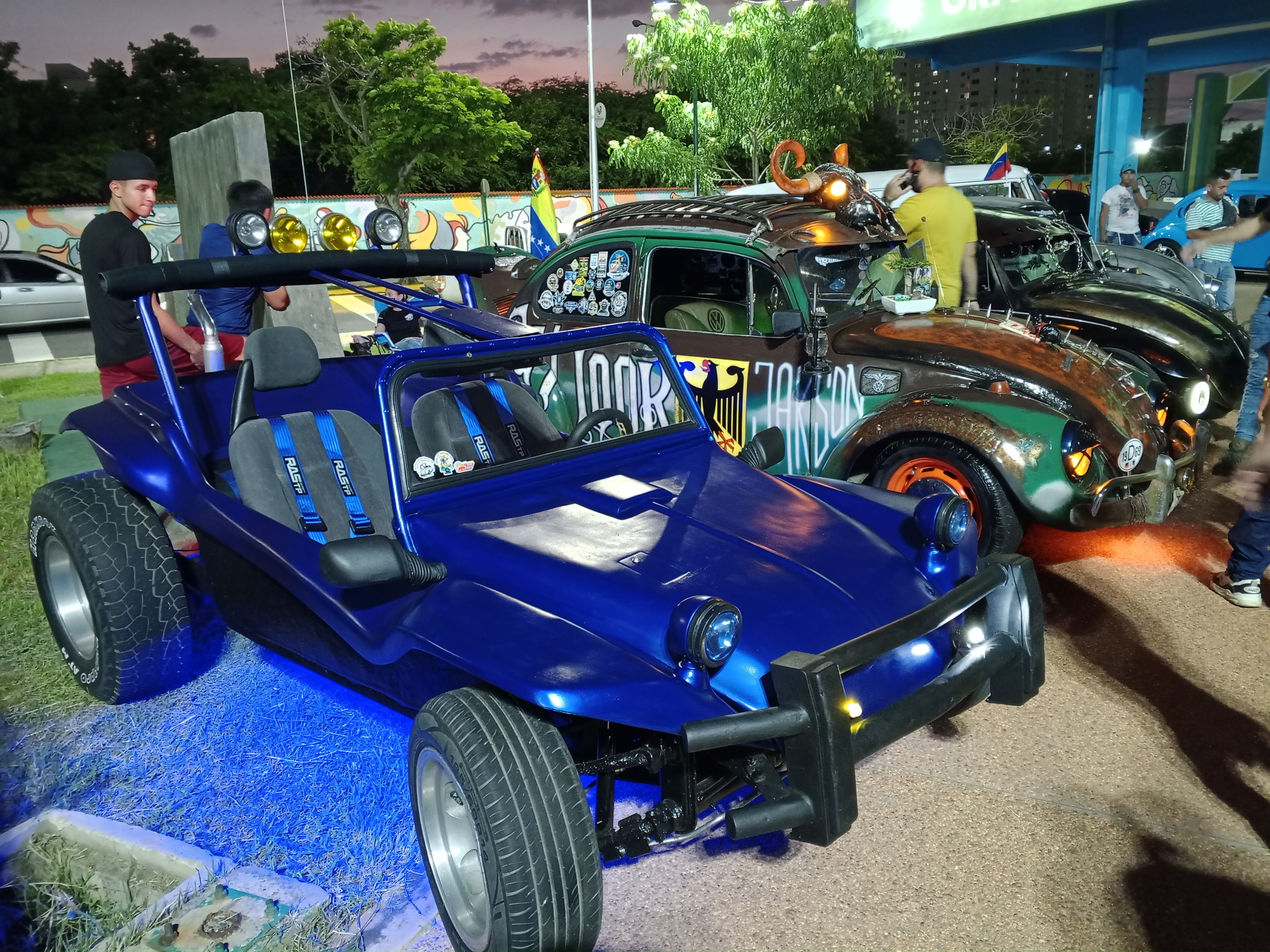 Exponen los mejores autos clásicos de Maracaibo para celebrar los 46 años del parque Vereda del Lago