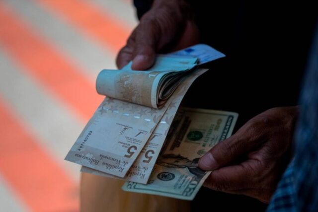 No rinde el dinero: Lo que se compraba con $ 100 en octubre del 2019, es equivalente a $ 450 en la actualidad