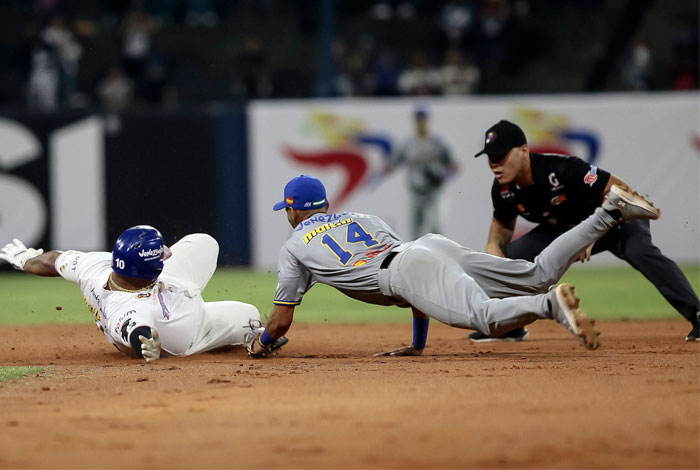 Magallanes mantuvo en raya a Tiburones en la ciudad capital