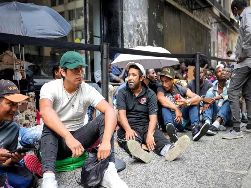 Nueva York eliminó programa que otorgaba vales a migrantes para comprar comida