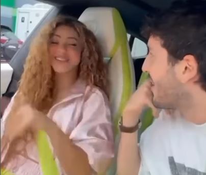 Shakira y Sebastián Yatra cantan juntos en su auto de lujo