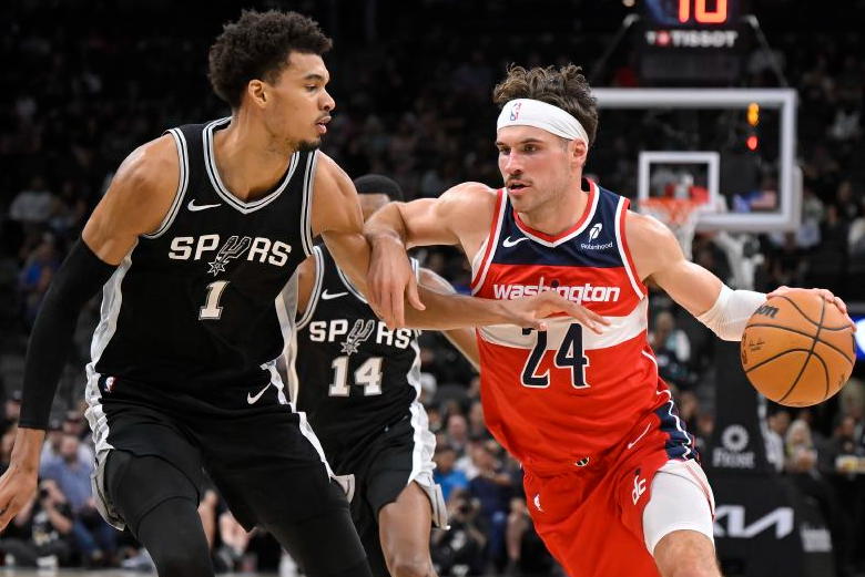 Con una histórica actuación de Wembayama, Spurs supera a Wizards