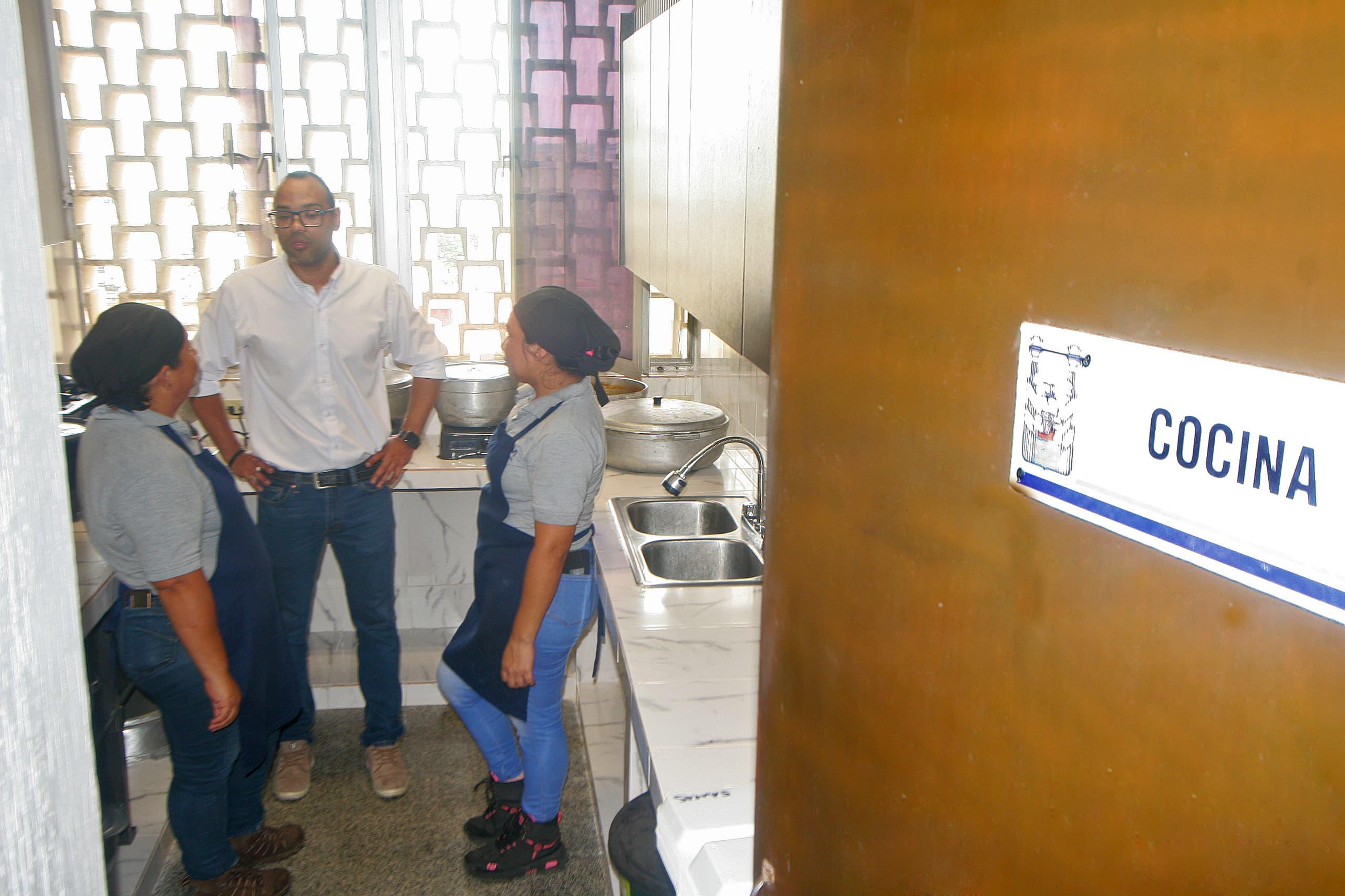 José Bermúdez entrega cocina remodelada a trabajadores del Concejo Municipal de Maracaibo