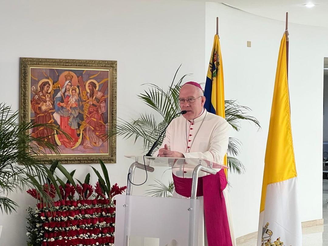 Nuncio Apostólico, Mons. Alberto Ortega Martín, bendice la Unidad de Infusión Oncológica del Hospital Madre Rafols