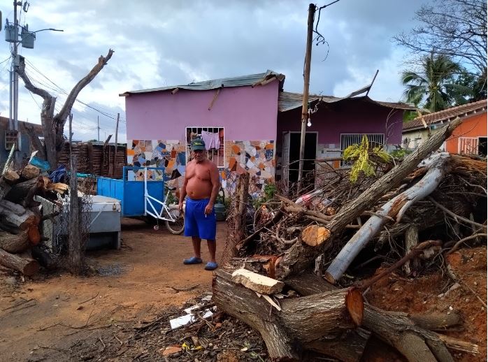 Tras los aguaceros adulto mayor quedó sin hogar en el barrio Los Pescadores y pide ayuda