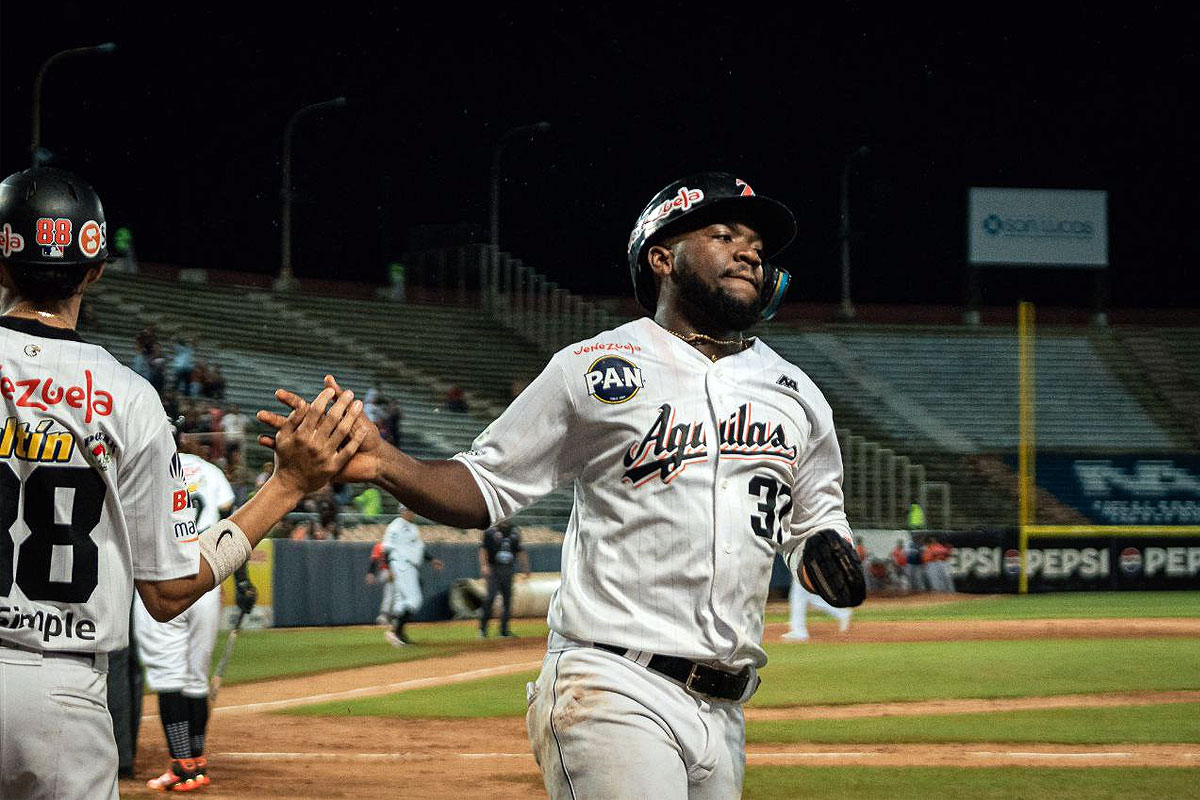 Águilas cierra la semana con segundo choque ante Caribes en el Luis Aparicio