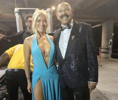 La foto de Oscar D’ León y Karol G que se viraliza en las redes sociales