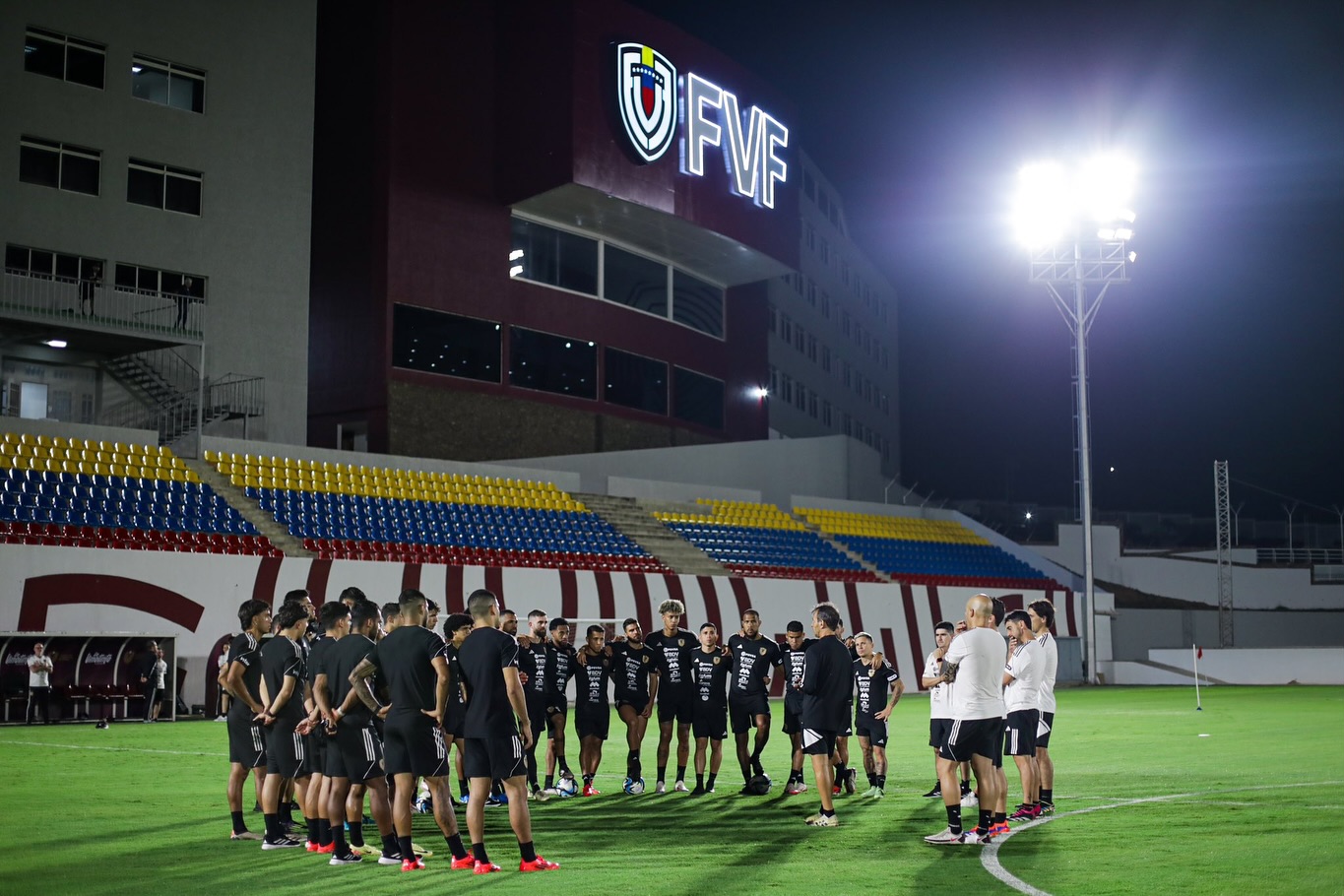 La Vinotinto llegó a Venezuela para preparar su duelo ante Brasil