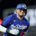 Miguel Rojas se queda una temporada más con los Dodgers