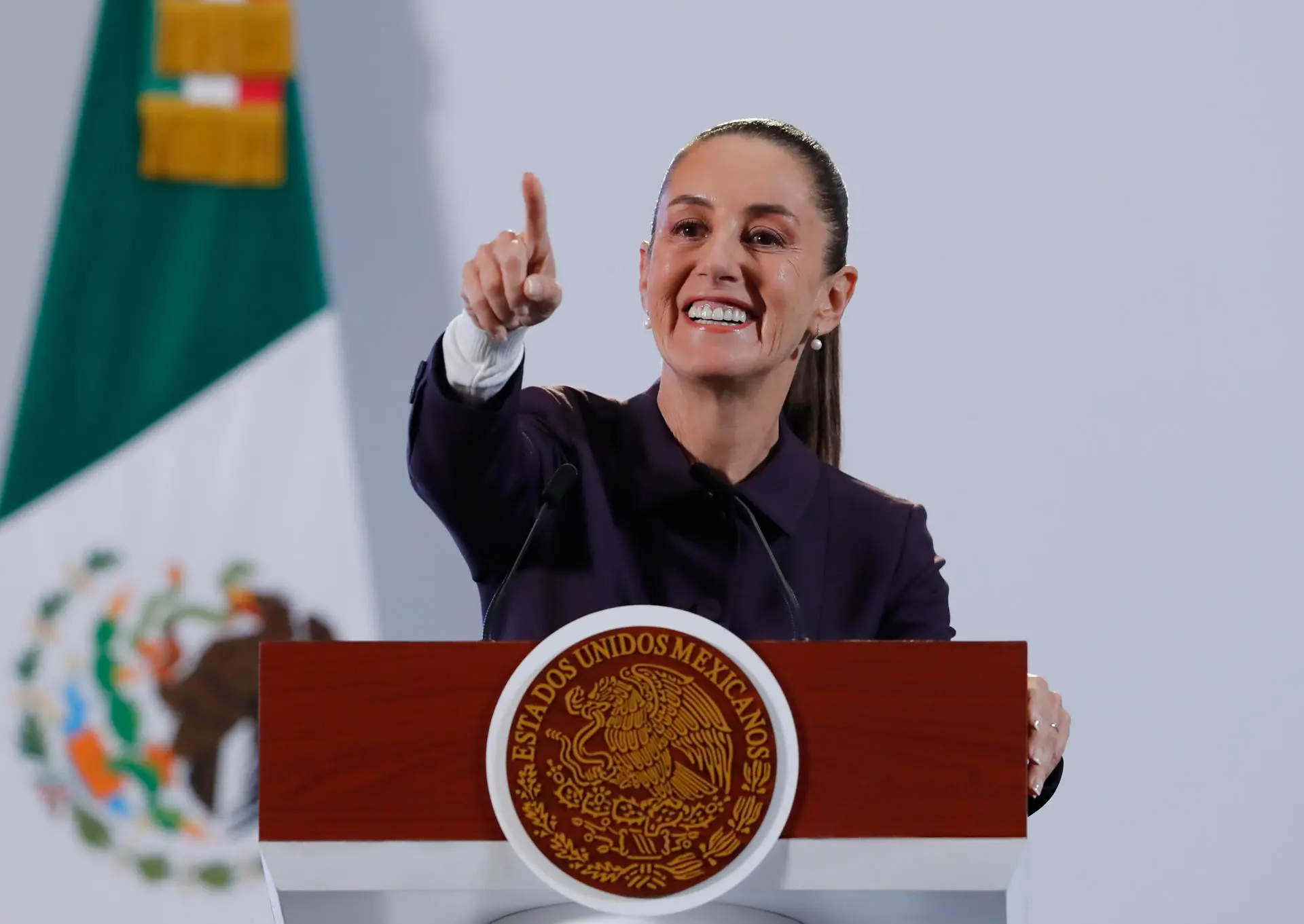 Presidenta de México rechaza el uso de militares para deportaciones en EEUU pero dice que su Gobierno 