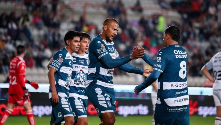 Salomón Rondón fue el héroe de Pachuca con su primer hat trick de liga ante el Necaxa