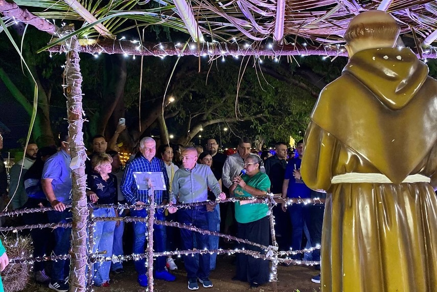 San Francisco encendió el tradicional pesebre de Navidad