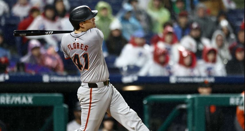 Wilmer Flores continuará con los Gigantes para la próxima temporada